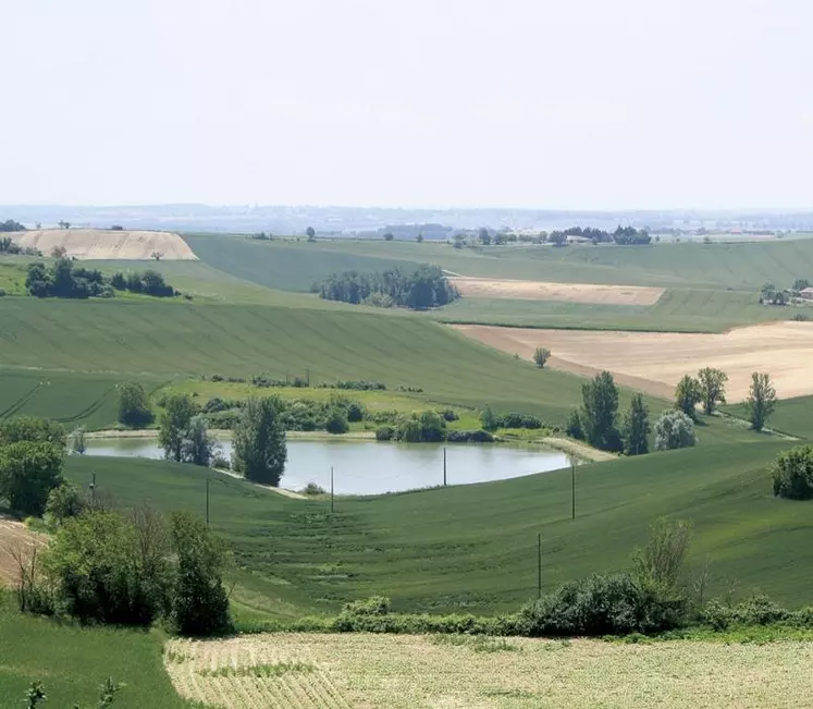 Alors que l'Assemblée nationale a rejeté une proposition de loi LFI de « moratoire » contre les « méga-bassines », le groupe écologiste a déposé fin décembre une nouvelle PPL instaurant un moratoire pour la construction de réservoirs d'eau pour l'irrigation.