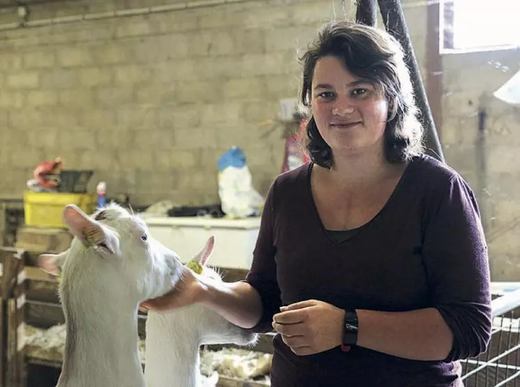 Manon Moorleghem vend sa production à la Fromagerie des Cévennes.