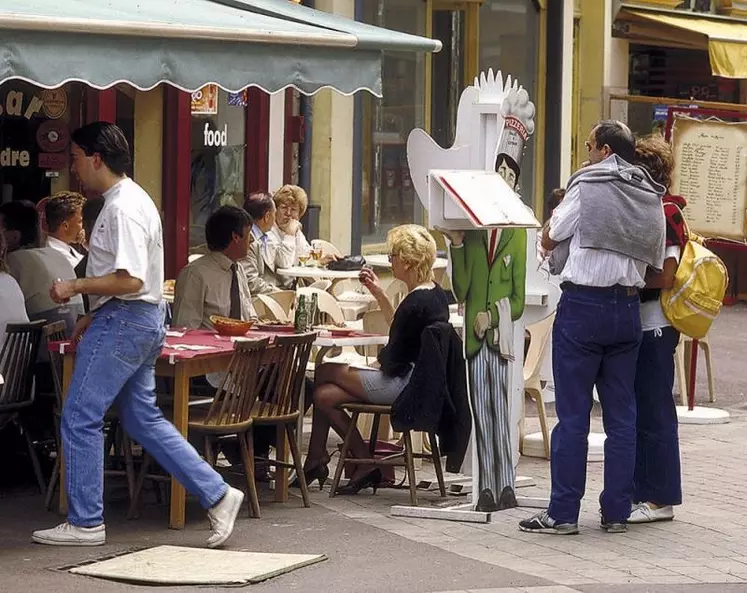 Comme le prévoit un décret paru le 27 janvier, les restaurateurs devront afficher l'origine des viandes crues de volailles, porcs et ovins qu'ils servent. Une demande portée depuis plus de quatre ans par les professionnels, qui espèrent une application rapide aux produits transformés.