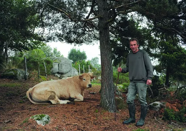 Vincent Garnier, éleveur à Chantegrenouille, commune de Saint Laurent de Muret