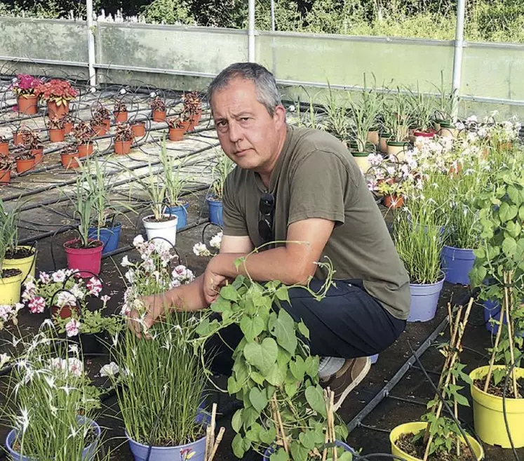 Philippe Sarran est passionné par l’horticulture depuis qu’il est adolescent, une passion née aux côtés de son grand-père en découvrant le jardin de celui-ci.