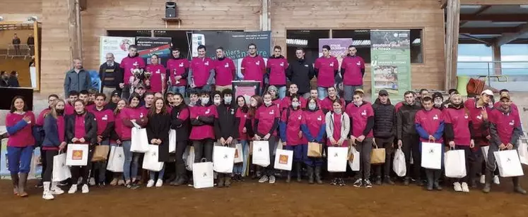 Après un an d'interruption due au Covid-19, le concours départemental de jeunes bergers a repris du service, organisé cette année à Saint-Chély-d'Apcher. Une compétition mais aussi un moment de valorisation d'une filière dynamique et porteuse auprès des plus jeunes.