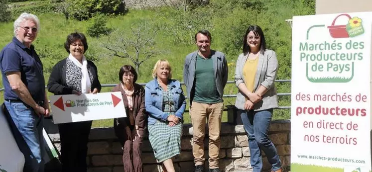 Mercredi 3 mai, les élus de Sainte-Énime, en présence de la secrétaire-adjointe de la chambre d'agriculture Nadia Vidal, ont présenté leur projet pour redonner une part plus importante aux producteurs locaux sur le traditionnel marché nocturne estival de la commune.