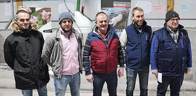 À Lorlanges en Haute-Loire, la famille Bard agrandit l'atelier de production porcine de l'exploitation en créant une nouvelle maternité et une zone d'engraissement de porcs sur paille Capelin Montagne.