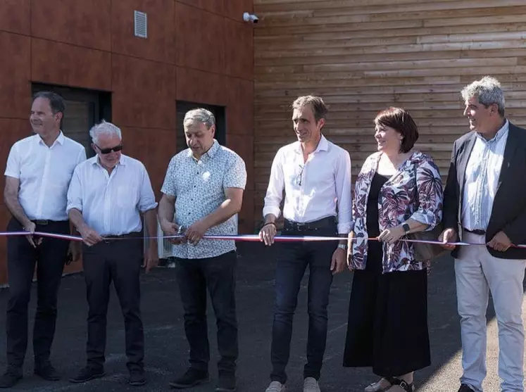 Samedi 2 juillet, en présence des élus régionaux d'Aveyron et de Lozère, la ferme du causse a inauguré son nouvel atelier de transformation et son espace visite à Longviala.