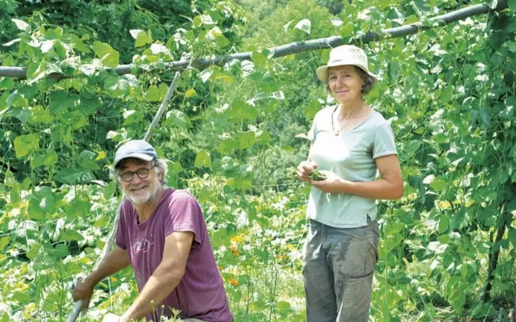 Il y a de la poésie et une certaine philosophie, dans leur manière de pratiquer l'agriculture. Frédéric et Laure Cébron de l'Isle ont eu plus d'une vie avant de se lancer comme agriculteurs, à Ventalon-en-Cévennes, dans le hameau du Cros.