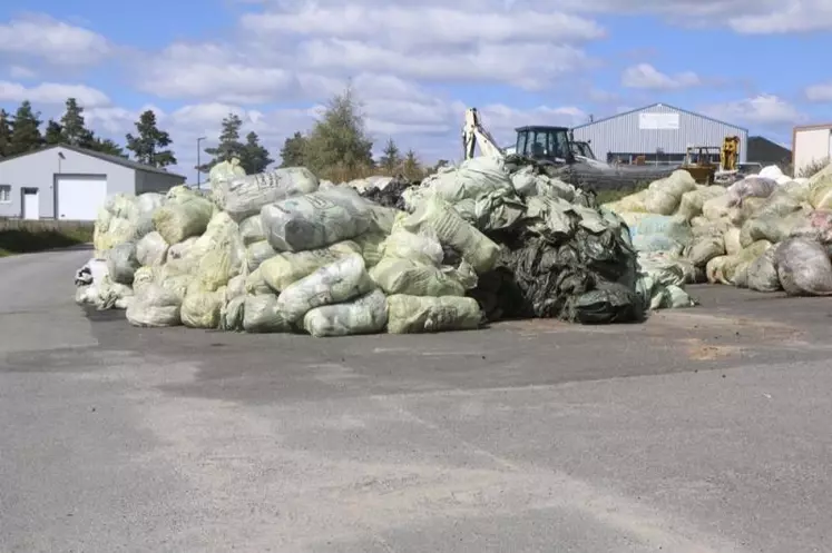 La crise du marché international des plastiques (depuis 2018) et le contexte sanitaire de 2020 ont perturbé la collecte des plastiques agricoles usagés. Cette année, la collecte des plastiques agricoles devrait débuter en avril 2021.