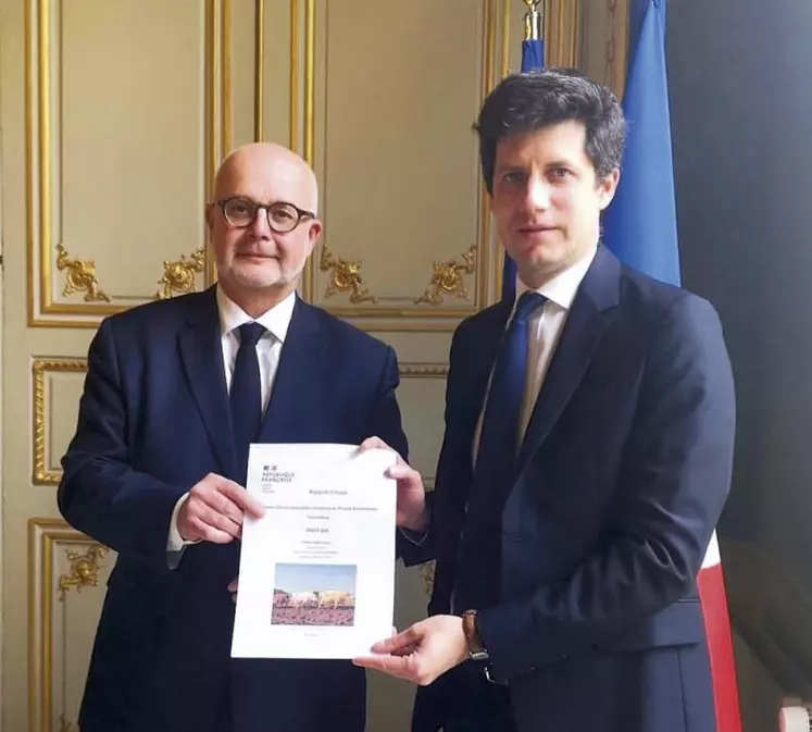 Le sénateur du Nord Frédéric Marchand a remis le rapport d'étape sur les PAT au ministre de l'Agriculture.