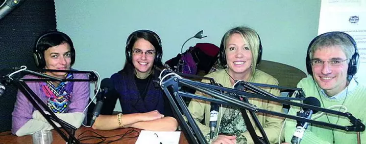 De gauche à droite, Sandrine Marmeys, animatrice du CBE des Cévennes ; Nathalie Tremel, animatrice de la Charte forestière ; Cécilia Varlet, animatrice de l’association Agriemploi et François Konieczny.