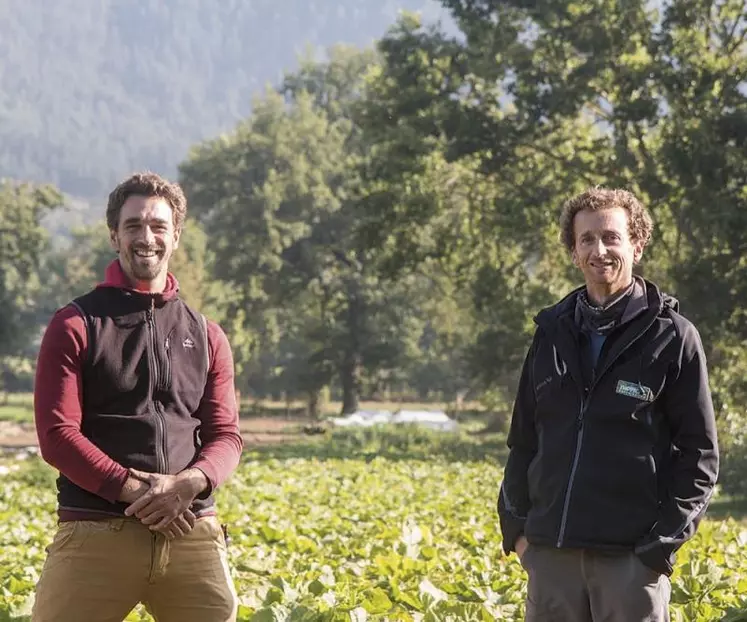 Fabien Roc et Benjamin Sirot se sont lancés dans un défi un peu fou : créer un potager maraîcher bio à Chanac, tout près du Lot. Les deux amis ont lancé officiellement leur production en mars 2020, et ont déjà traversé une crue et la crise du Covid-19.