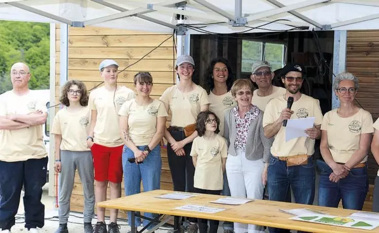 Dimanche 9 mai, la ferme équestre du Mazel a inauguré son arche de Noé, un nouveau bâtiment permettant d'accueillir plus d'animaux sur leur ferme conduite en polyculture élevage.