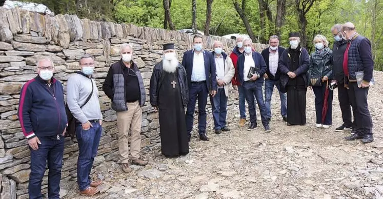 Lancé en juin 2019, le chantier consiste à reconvertir l’ancienne voie de chemin de fer reliant Florac à Sainte-Cécile-d’Andorge (Gard) en voie verte touristique.