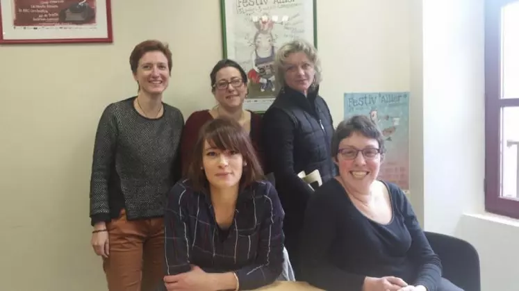 De gauche à droite et de haut en bas : Johanne, Delphine, Julie, Eugnie et Laurence.