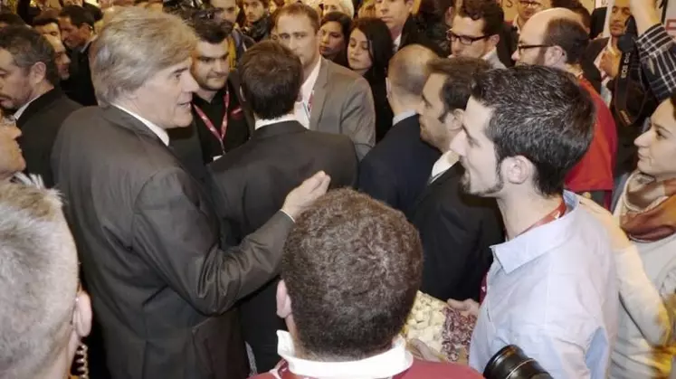 Vincent Bonnet, vice-président JA48 a fait goûter les produits lozériens au ministre Stéphane Le Foll.