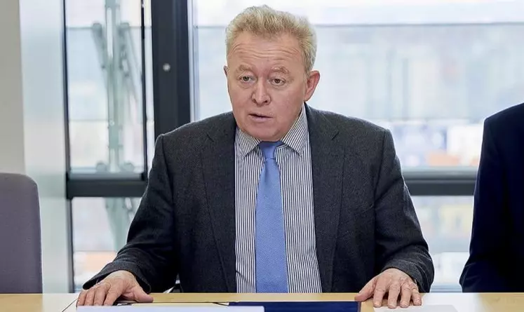 Pour convaincre l’ensemble des ministres de l’Agriculture d’accepter les mesures spécifiques destinées aux pays limitrophes de l’Ukraine (clause de sauvegarde et paquet d’aide de 100 millions d’euros), le commissaire européen à l’Agriculture propose de solder les 250 millions d’euros restant dans la réserve agricole entre les 22 États membres qui n’en ont pas encore profité.