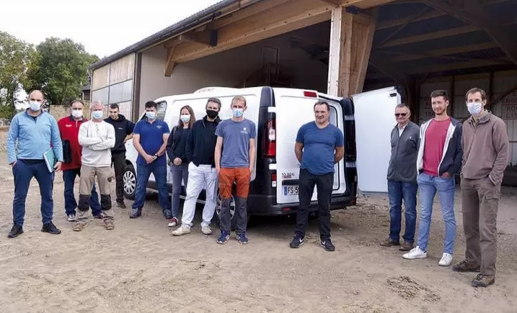 Une quinzaine d'agriculteurs utilisent le nouveau camion frigo acheté en commun, sur le Sévéragais, pour assurer les livraisons de leurs produits vendus en direct.
