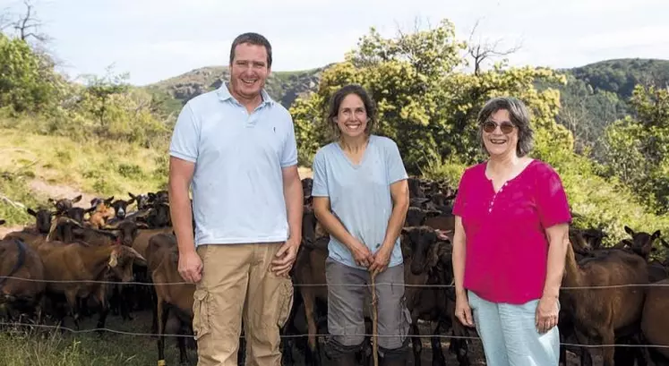 Des agriculteurs heureux et qui croient en la filière caprine. Sur leur ferme qu'ils construisent pas à pas, le Gaec des fines herbes, ces deux ingénieurs agronomes de formation passés par Dijon, laissent libre cours à leurs envies. Accompagnés par Françoise Bouillon, conseillère d'entreprise et technicienne en élevage caprin auprès de la chambre d'agriculture de Lozère.