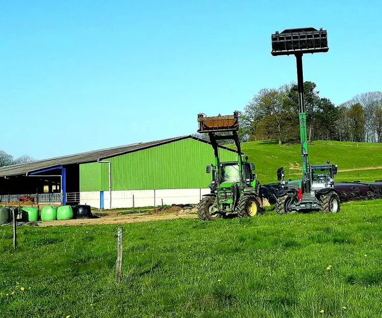 En 2021, la chambre d'agriculture de la Corrèze, la chambre d'agriculture de la Creuse et la chambre d'agriculture régionale ont organisé un essai comparatif entre un tracteur chargeur et un télescopique.