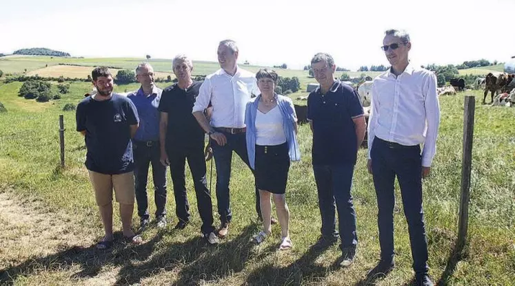 Les associés du Gaec des Thuyas avec Dominique Barrau et l'équipe achats marketing de Lidl France.