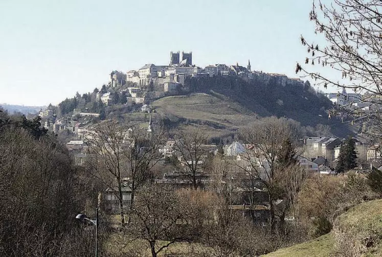 Saint-Flour fait partie de ces petites villes de France qui formulent des doléances.