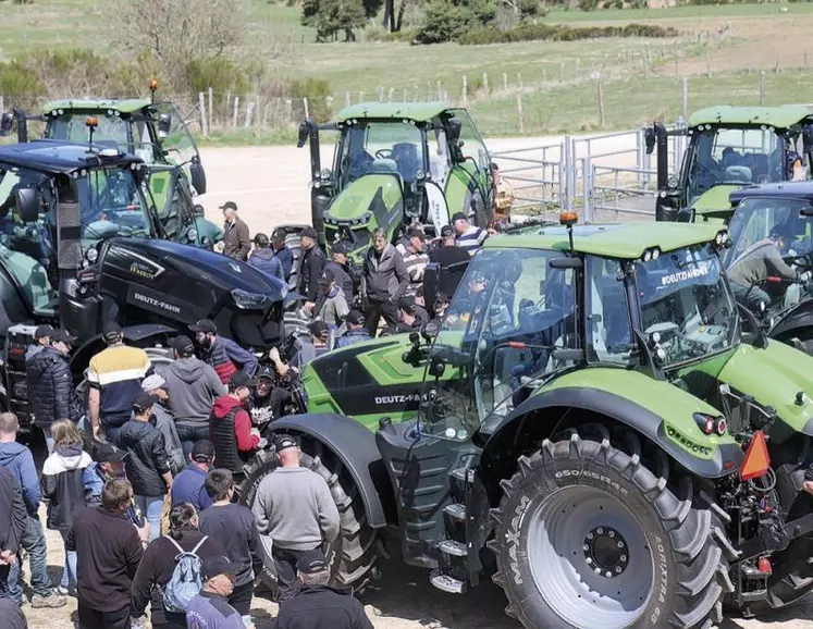 Mardi 26 avril, la grande halle d'Aumont-Aubrac a accueilli la première étape du premier Deutz-Fahr Festival, un show complet pour présenter les nouvelles gammes aux curieux.