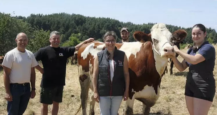 Cinq générations se sont déjà succédé sur cette ferme de Saint-Gal, près de Rieutort-de-Randon. Chacune construisant pas à pas l'avenir pour les autres. Une sixième est en cours d'installation : Alexandre Velay, le fils, vient de s'installer en mai 2023. Sa soeur, Anaïs, devrait suivre d'ici quelques années.