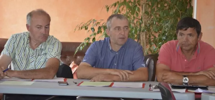 De gauche à droite : Patrick Escure, vice-président du Sidam, Patrick Bénézit et Didier Ramet, secrétaire général de la Chambre d’agriculture de la Nièvre.