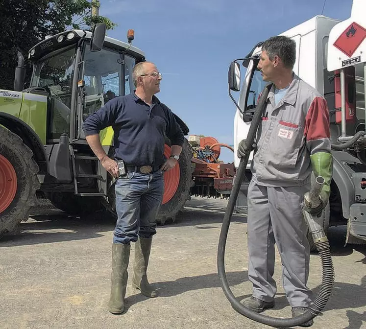 Le texte prévoit l’application à compter du 1er janvier 2021 d’un tarif direct de 3,86 €/hl pour le gazole agricole.