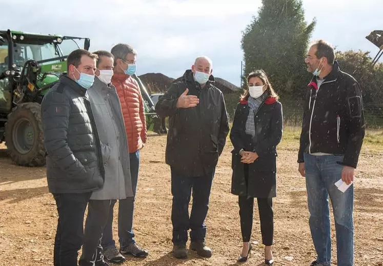 La collecte des plastiques agricoles*, organisée chaque année par le Copage depuis près de vingt ans, s’est, cette année terminée par la visite de la préfète Valérie Hatsch sur le site de collecte de Mende. C’est la première visite préfectorale sur le sujet en Lozère.