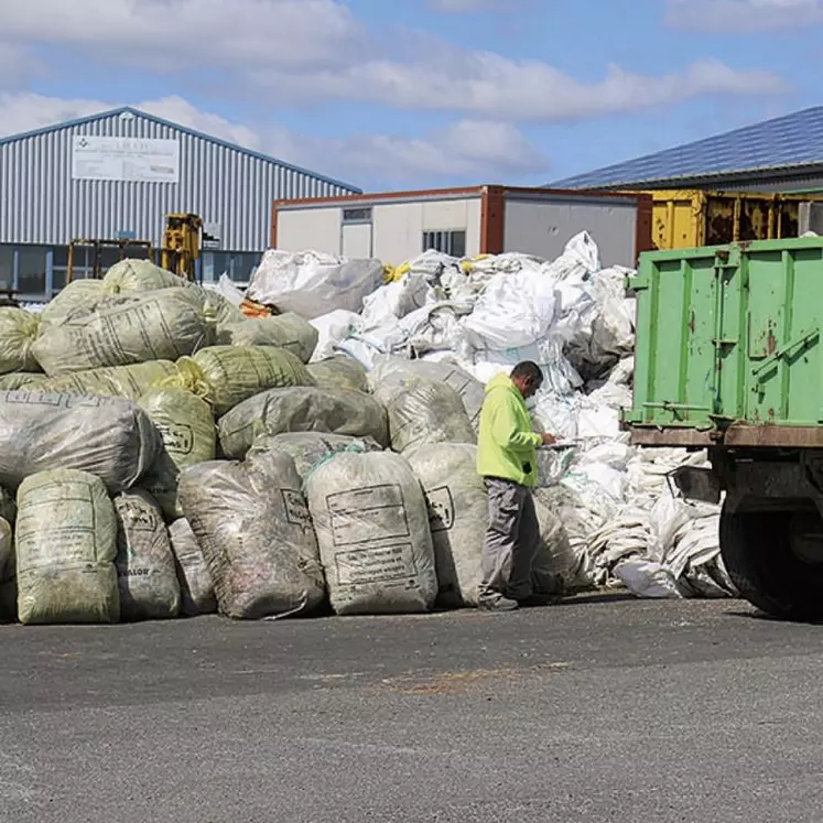 Comme chaque année depuis plus de 10 ans, l'association Copage qui oeuvre pour l'agri-environnement et la gestion de l'espace en Lozère va organiser ce printemps la collecte des plastiques agricoles usagés.