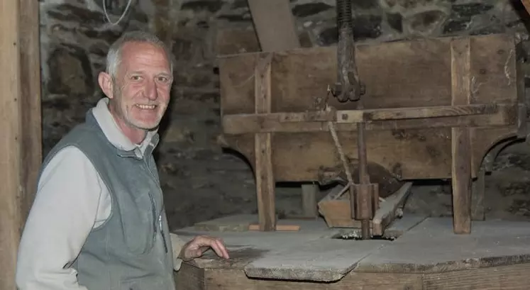 Remis progressivement en route depuis 10 ans, le moulin de Grattegals à Cans-en-Cévennes, tourne de façon régulière, produisant de la farine à l’aide du Tarnon.