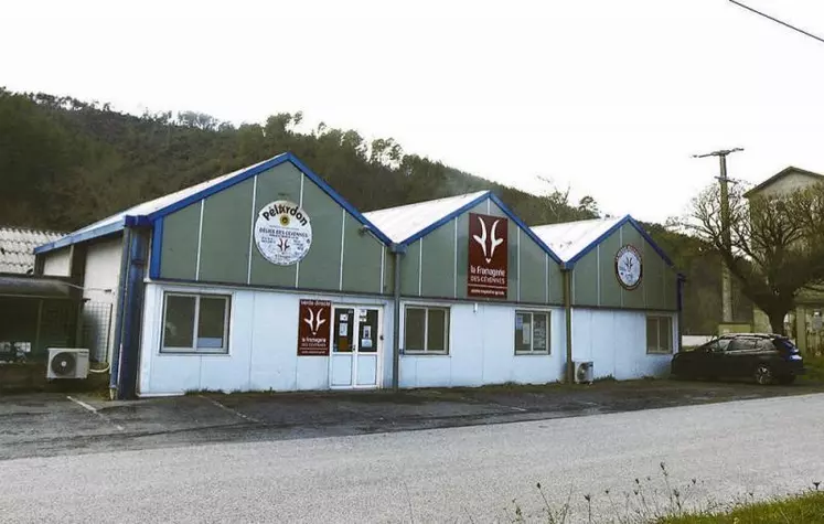 Vendredi 2 juillet, la fromagerie des Cévennes a tenu son assemblée générale dans la salle de la Passerelle à Sainte-Croix-Vallée-Françoise. À l’ordre du jour notamment : « le projet stratégique de la coopérative, intitulé Coop 2030, et les investissements à prévoir pour le réaliser ».