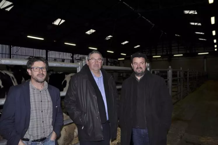 Jean-Pierre Fleury, président de la FNB, entouré d’Olivier Boulat, président de la FRB Occitanie et de Dominique Fayel, FDSEA Aveyron et président de la commission vache allaitante à la FNB.