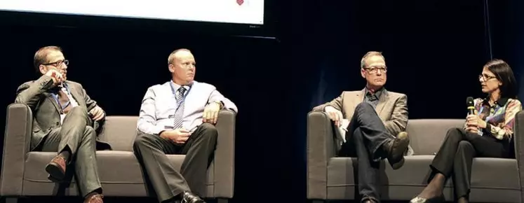 Les intervenants de la conférence adaptabilité : Adriana Solano de l’association colombienne de la race Brune est à droite ; l’Australien Robbie Radel porte la cravate rayée.