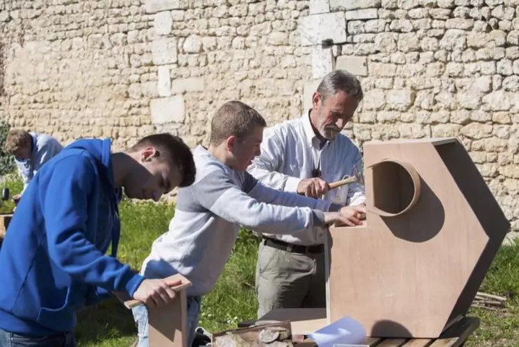 Né à Florac il y a vingt ans, le réseau d’éducation à la santé pour l’écoute et le développement de l’adolescent (Réséda) forme les professionnels de l’enseignement agricole aux quatre coins de la France. L’objectif : faire de ces établissements des lieux propices à la prévention sur les questions de santé et à l’apprentissage des compétences psychosociales des élèves.