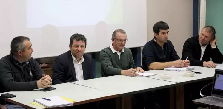 Mardi 22 novembre, au Pont-de-Montvert a eu lieu l’assemblée générale du syndicat lozérien de la race Aubrac. Yves Chassany, le président de l’UPRA Aubrac, en a profité pour annoncer la date officielle du concours national Aubrac, organisé cette année en Lozère : les 12, 13 et 14 octobre 2022.