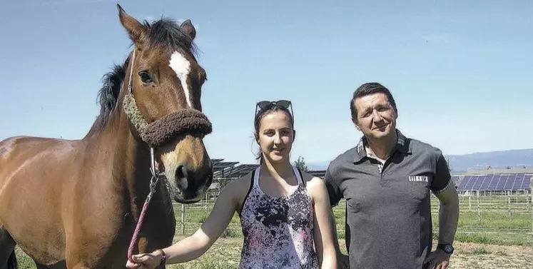 Au départ, une exploitation ovins-bovins, aujourd’hui, la ferme équestre du Pialoux est devenue un élevage de chevaux dressés sur place.