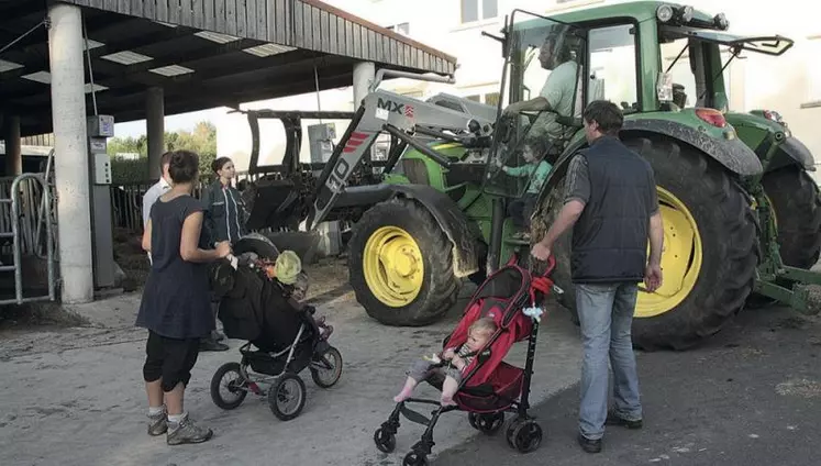 Un couple marié ou pacsé avec deux enfants a trois parts fiscales.