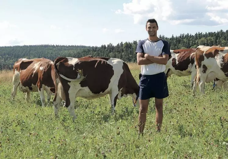 Vianney est pluriactif, il est aussi éducateur et pompier volontaire depuis dix ans.