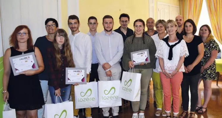 Manon Fabre, l’association Loz’africa et Laly Laroche ont reçu leurs prix mardi 9 juillet à l’Hôtel Plagnes de Mende.