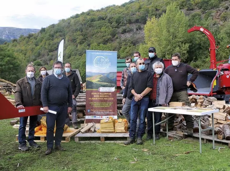 Vendredi 9 octobre, le GIE Bois paysan des Cévennes a présenté en conférence de presse à la Salle-Prunet les trois produits bois qu’ils vont lancer à la vente, en présence des élus du département et de la sénatrice Guylène Pantel.