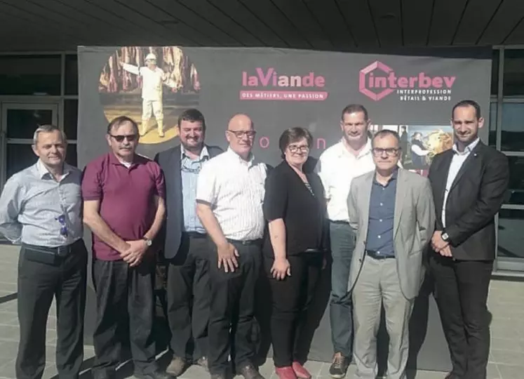 Le bureau élu d’Interbev Occitanie (de gauche à droite) : André Belloc (Restau’Co), Christian Auriol (CFBCT), Olivier Boulat (FNB), Bernard Malabirade (FNB), Marie-Laure Palmier (FFCB), Éric Barnay (FNEAP), Philippe Alazard (Culture viande), Mickaël Marcerou (Coop de France).