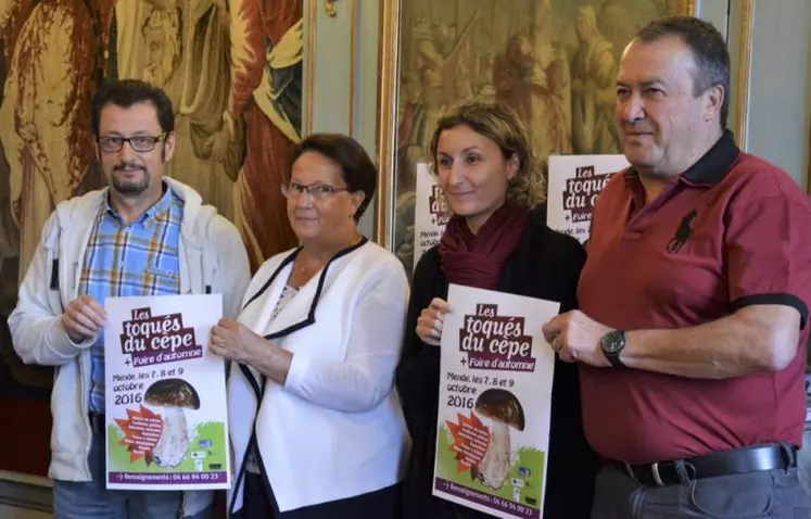 de gauche à droite Yves Laroumet, Régine Bourgade, Christine Beaumevieille et Serge Maladergne.