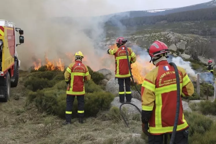 Les 9 et 16 novembre, à Florac, l'école du feu reprend du service pour parler d'écobuages.