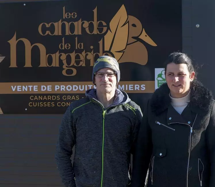 Ils ne voulaient pas « faire la même production que tout le monde », mais souhaitaient s'installer en tant qu'agriculteurs. Mélanie François et Adrien Salgado, après une réflexion de trois ans, ont pu conjuguer leurs passions en s'installant en canard gras à Chambaron.