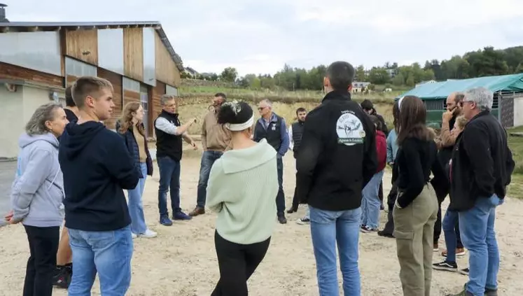 Jeudi 19 octobre, le lycée agricole de Saint-Chély-d’Apcher a accueilli pour la première fois une journée dédiée à l’installation et au salariat dans l’élevage laitier, en collaboration avec la coopérative Jeune montagne.