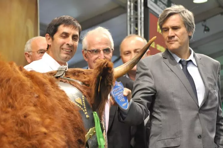 Visite officielle du ministre de l’Agriculture, jeudi, au Sommet de l’élevage. Les conseillères du président de la République et du Premier ministre étaient également présentes.