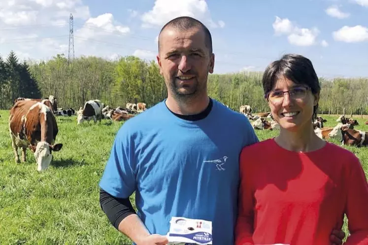 Les yaourts sont fabriqués avec le lait entier de la ferme. Le troupeau de Jérôme Huguet compte 90 vaches, essentiellement des montbéliardes, complété par quelques jersiaises et des holsteins.