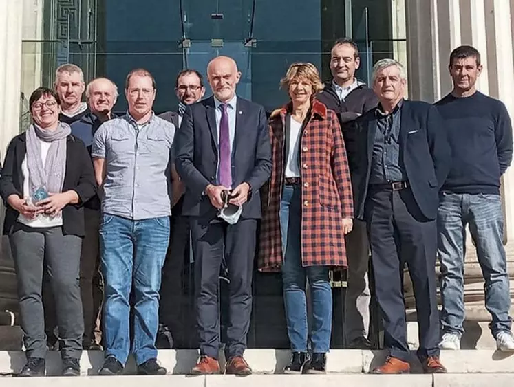 Mercredi 27 octobre le conseil d’administration de l’association des producteurs de lait de montagne (APLM) a présenté à l’Assemblée nationale, invitée par le député de l’Aveyron Stéphane Mazars, ses pistes de développement pour la filière laitière de montagne.