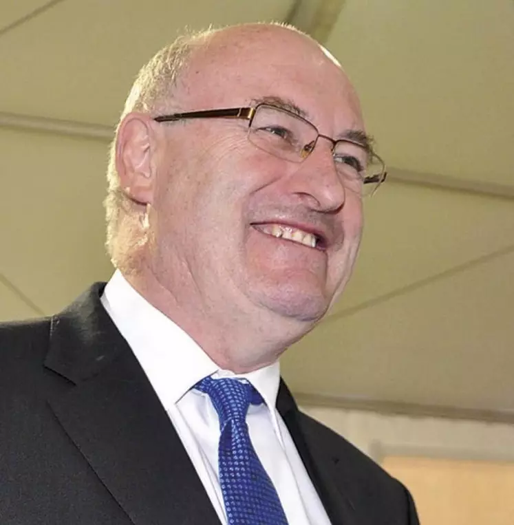 Dans une position intenable suite à sa participation à un dîner de gala du club de golf du Parlement irlandais malgré les restrictions sanitaires liées au coronavirus, le commissaire européen au Commerce, Phil Hogan a été poussé à la démission par la présidente Ursula von der Leyen.